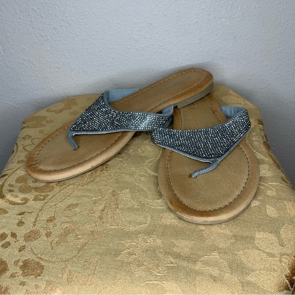 Size 6.5 Rampage Silver Studded Sandals Flats Tan Bottom Synthetic Beachy - Picture 8 of 9